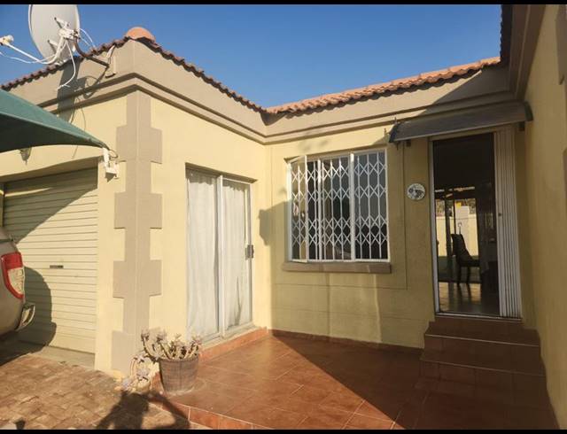 2 BEDROOM TOWNHOUSE FOR SALE IN ELANDSPARK